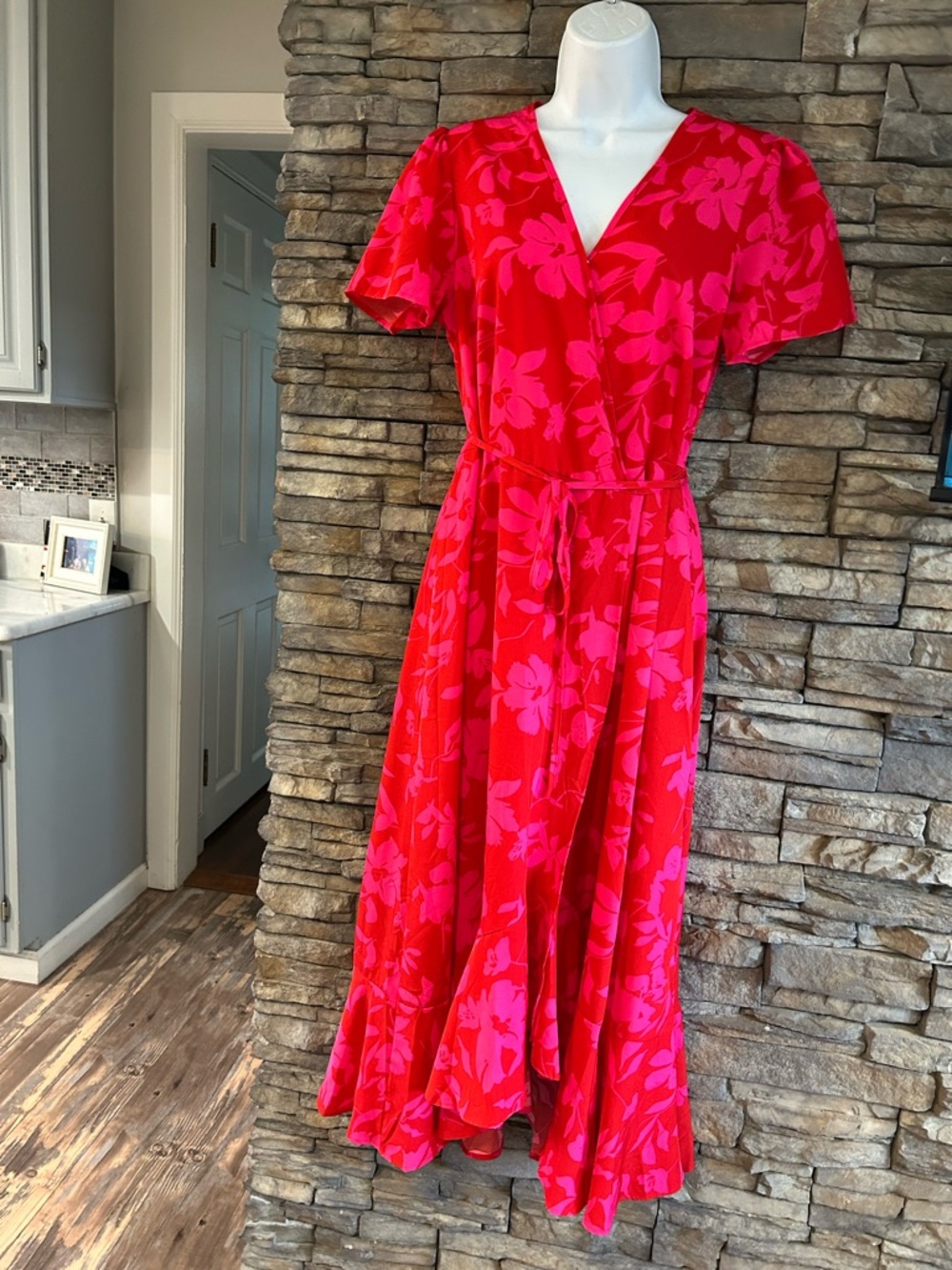 NEW Pretty Garden Floral Maxi Summer Wrap Dress Size Medium - Picture 3 of 7